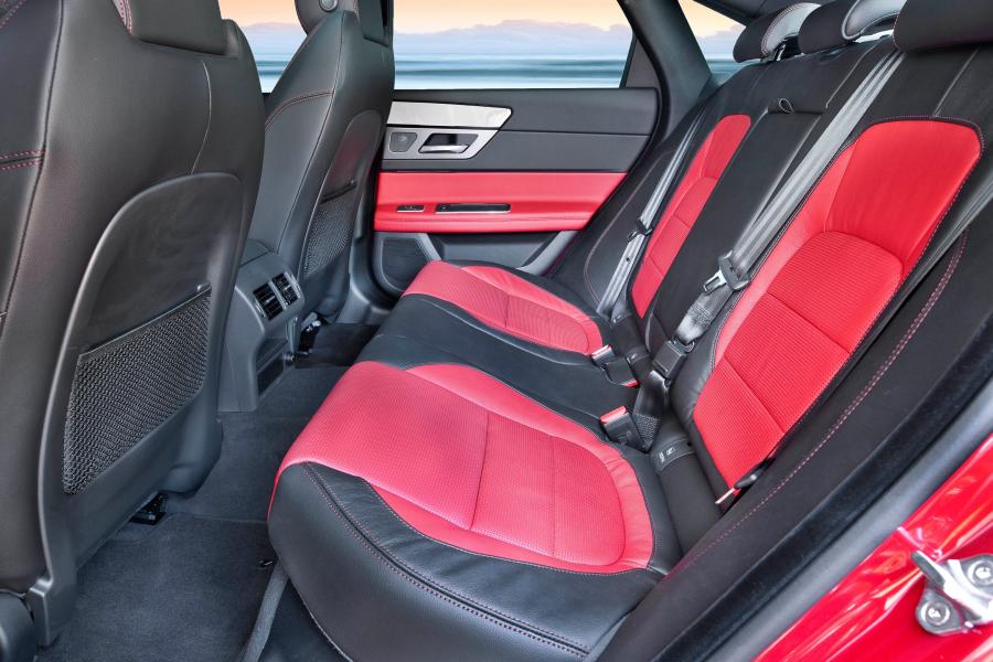  Jaguar XF R-Sport 2016 года  (AU) (фото 3 из 26)